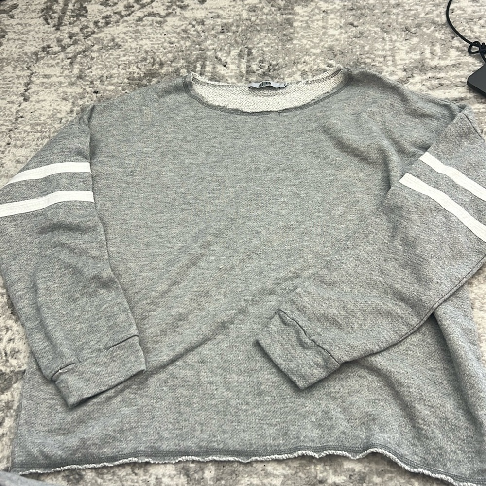 Alexis ren’s gray crewneckk